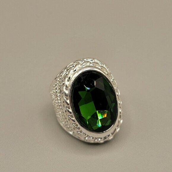 Emerald Green Statement Ring Rhinestone Faceted Stone Silver Tone Size 6.25 - Picture 6 of 12